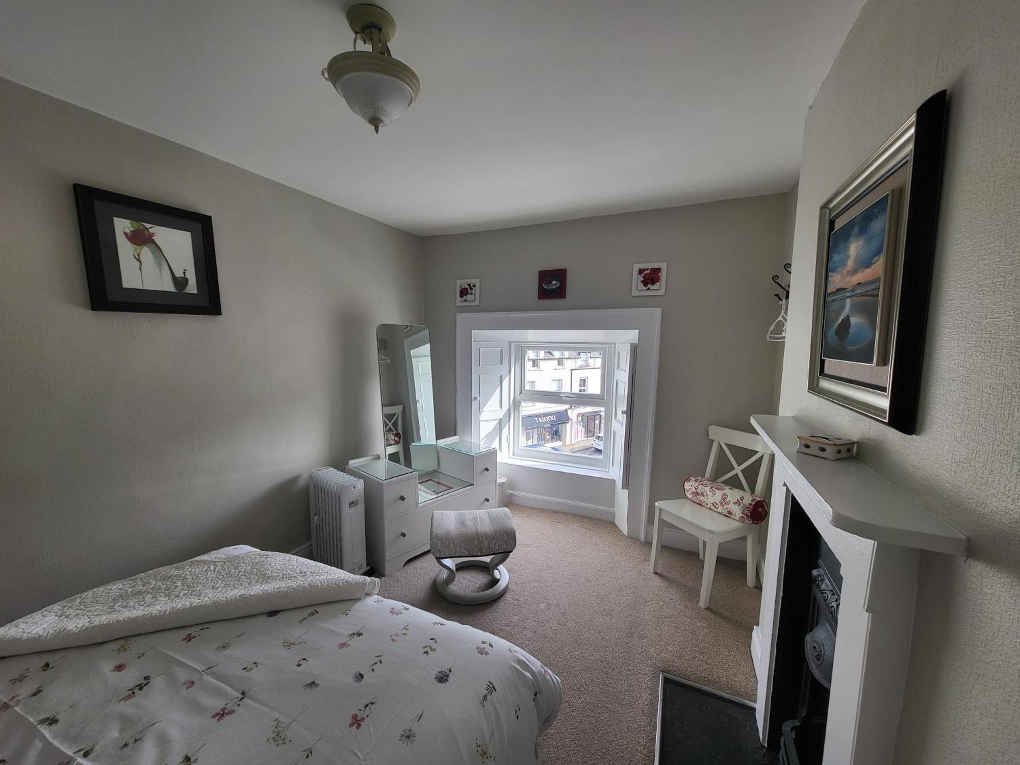 Charming 2-Bed Apartment In Donegal Town Centre Bagian luar foto