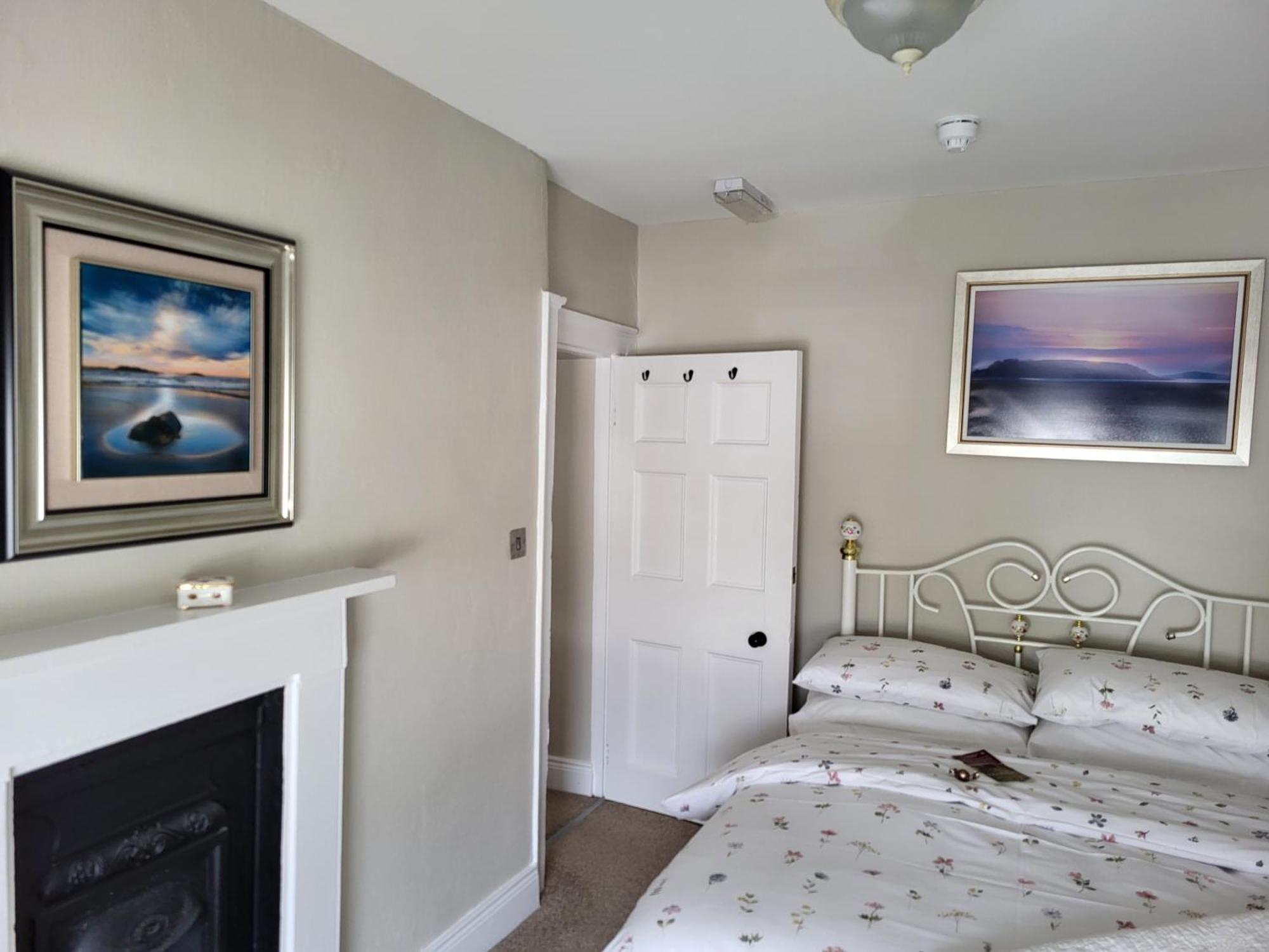 Charming 2-Bed Apartment In Donegal Town Centre Bagian luar foto