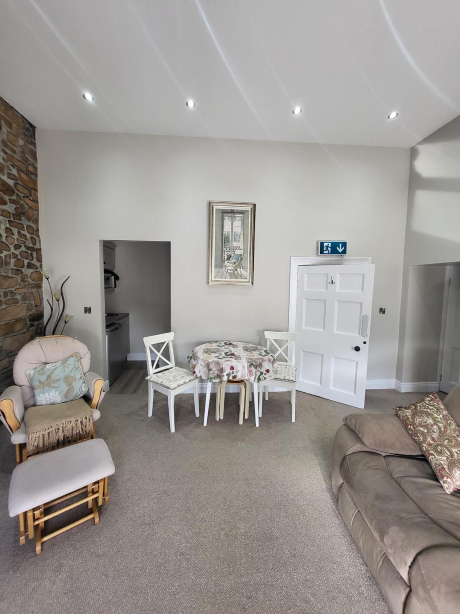 Charming 2-Bed Apartment In Donegal Town Centre Bagian luar foto