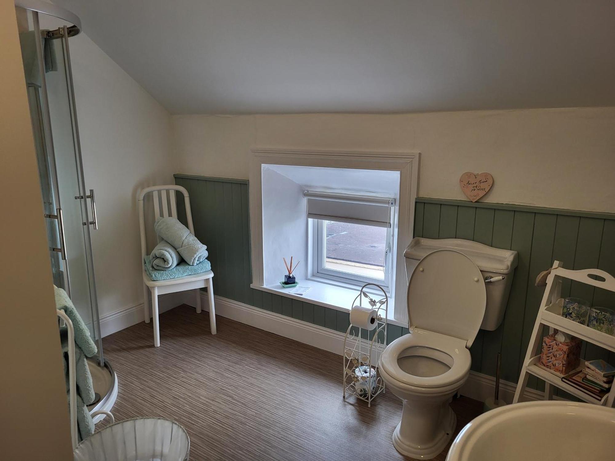 Charming 2-Bed Apartment In Donegal Town Centre Bagian luar foto