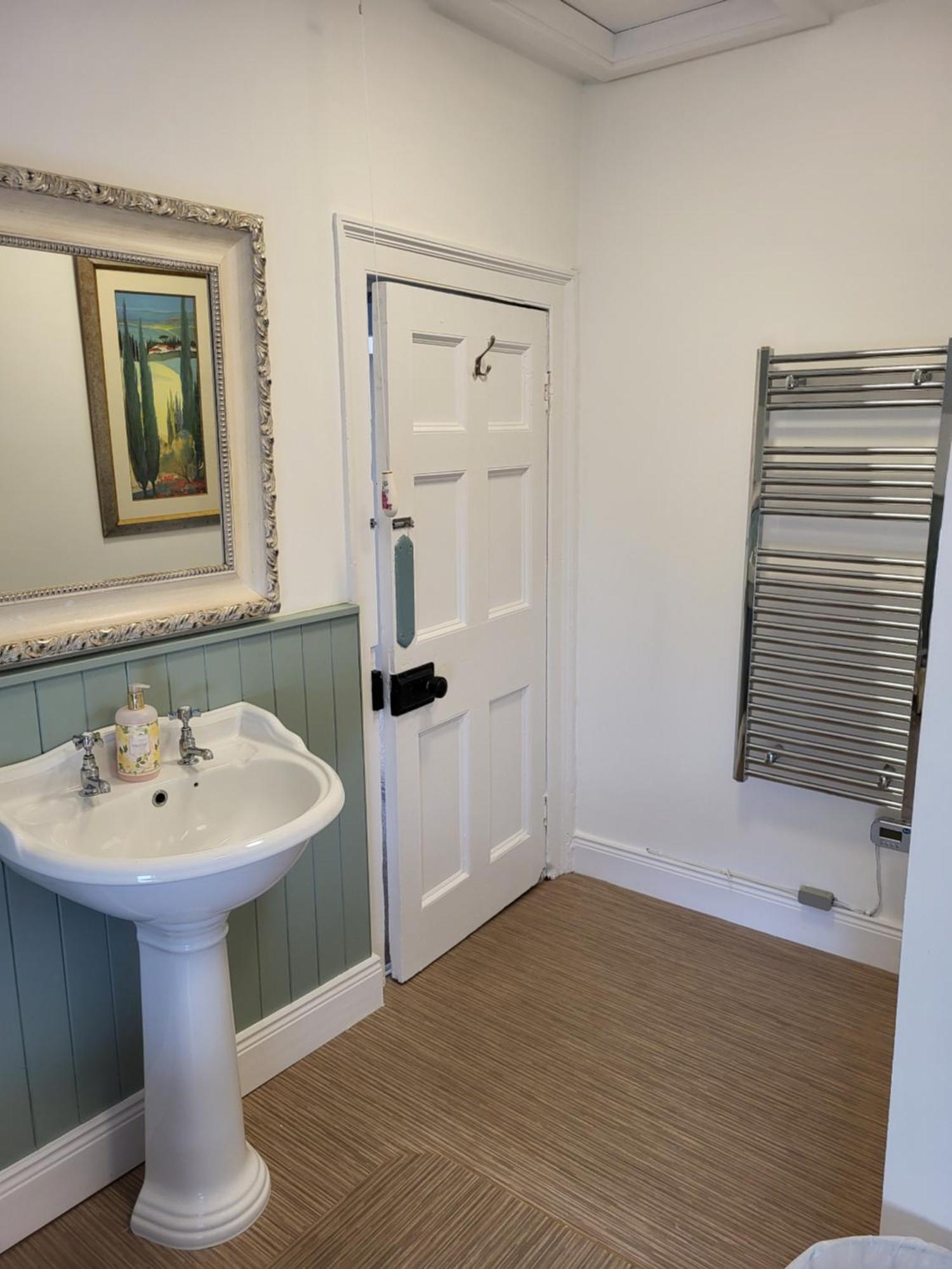 Charming 2-Bed Apartment In Donegal Town Centre Bagian luar foto